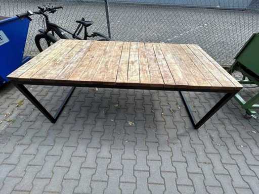 Couchtisch 200 x 95 cm.