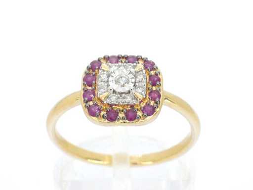 Yellow gold ring with diamonds and ruby