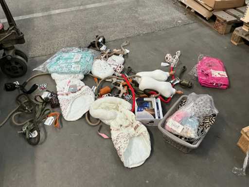 Partij diverse hondenleibanden en -harnassen