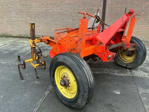 1990 Kuhn EL50N 130 Cultivateur d’asperges