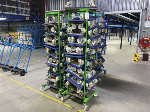 Wagen mit Möbeltransportern (2x)