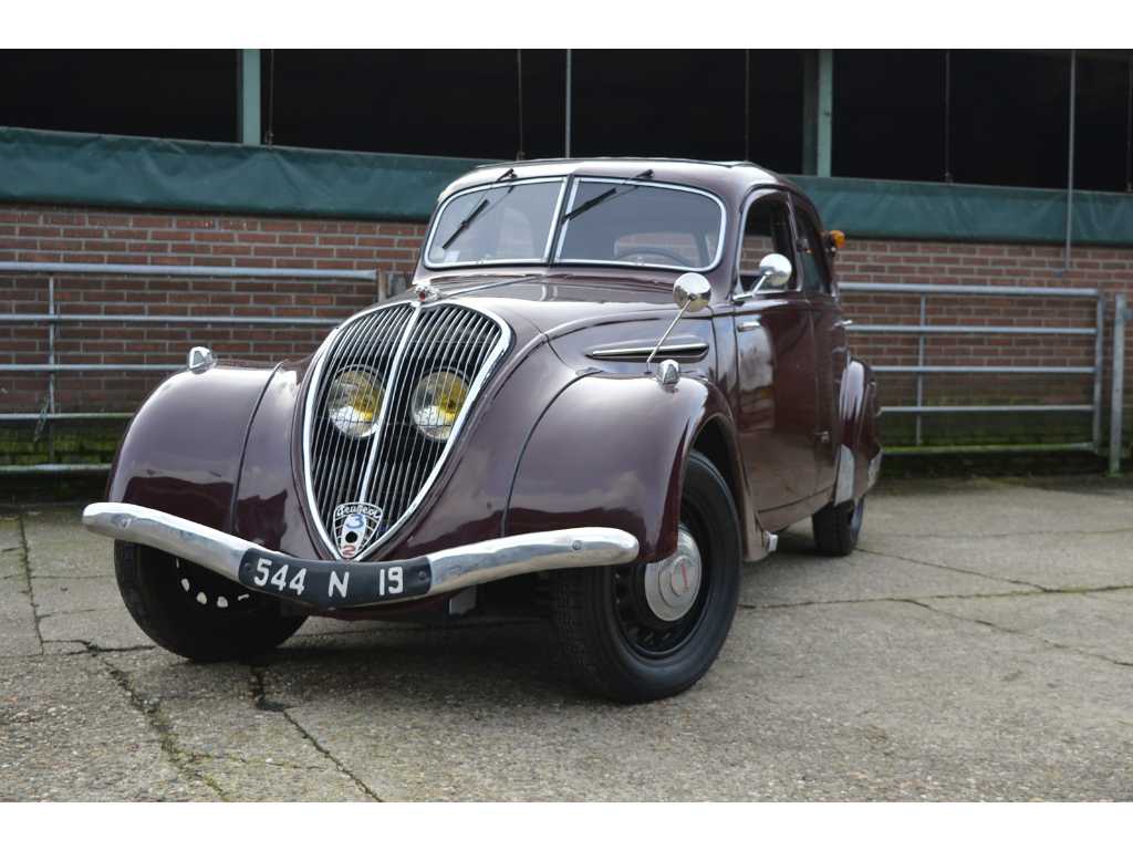 Peugeot 302 | Année 1938 | Inscription en français | 