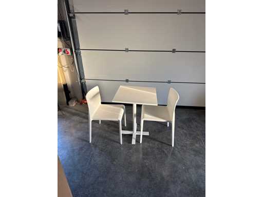 Pedrali Sedia volt Set tafel + 2 stoelen