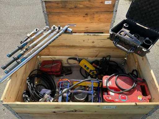 Mieszana paleta z narzędziami