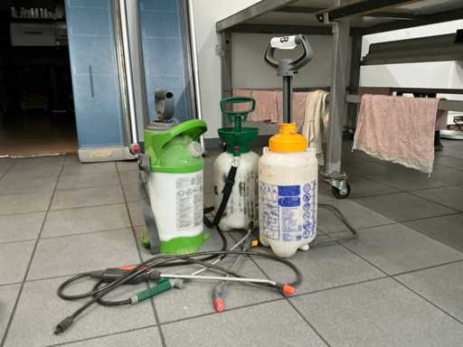 Diverse drukspuiten (3x)