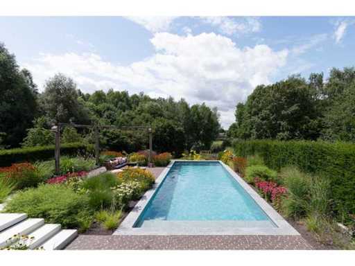 Built-in swimming pool