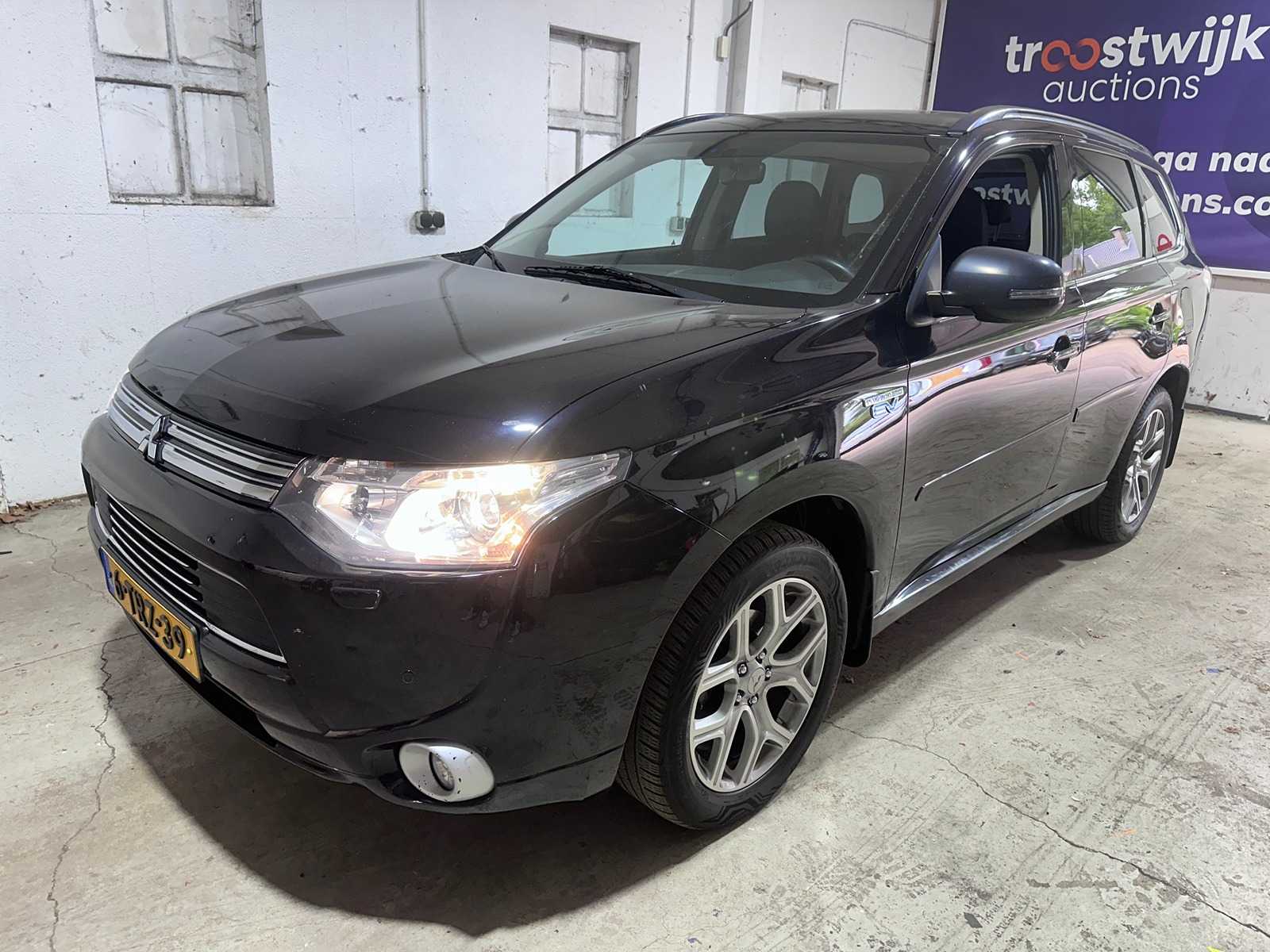 Mitsubishi – Outlander – 2.0 PHEV Instyle – 6-TRZ-39- 2014