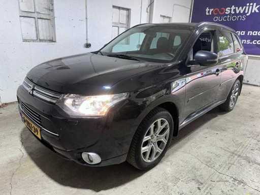 Mitsubishi - Outlander - 2.0 PHEV Instyle - 6-TRZ-39- 2014