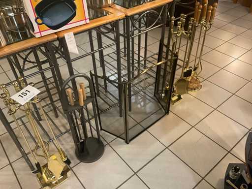 Fireplace sets (4x) and splash guard