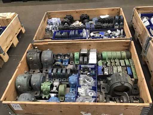 Pallets lagers en behuizingen (2x)