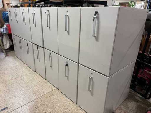 Filing cabinets (10x)