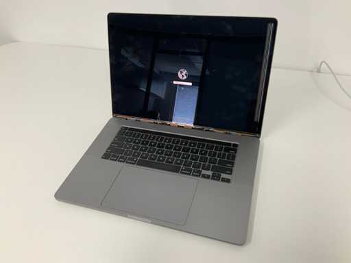 Apple A2141 16-calowy laptop MacBook Pro MVVJ2N/A