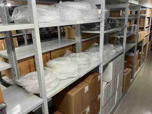 O mulțime de diverse benzi/furtunuri spiralate Canalplast (153x)