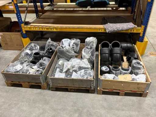 Vari raccordi e componenti per tubi in HDPE (45x)