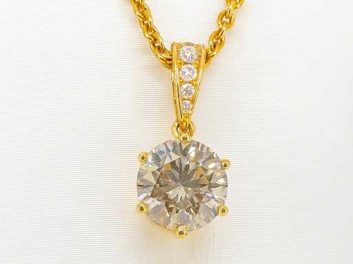 Gold solitaire pendant diamond 1.50 carat