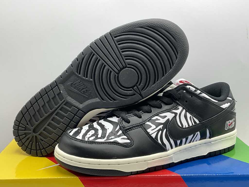 Nike SB Dunk Low Quartersnack Zebra Sneakers 40 1/2