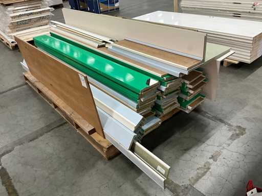 Lotto di profili e davanzali in MDF