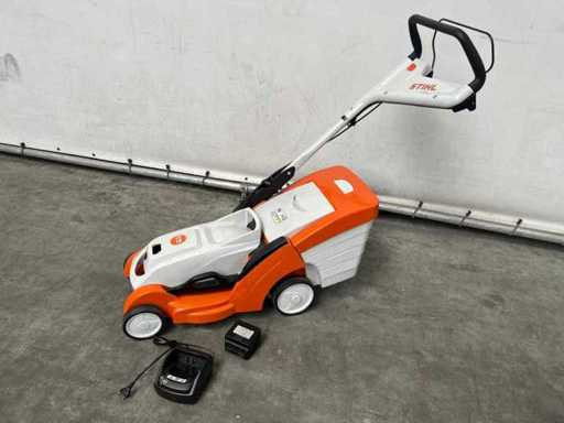 Stihl - RMA 239C - Lawn mower with AK20 battery and AL101 charger