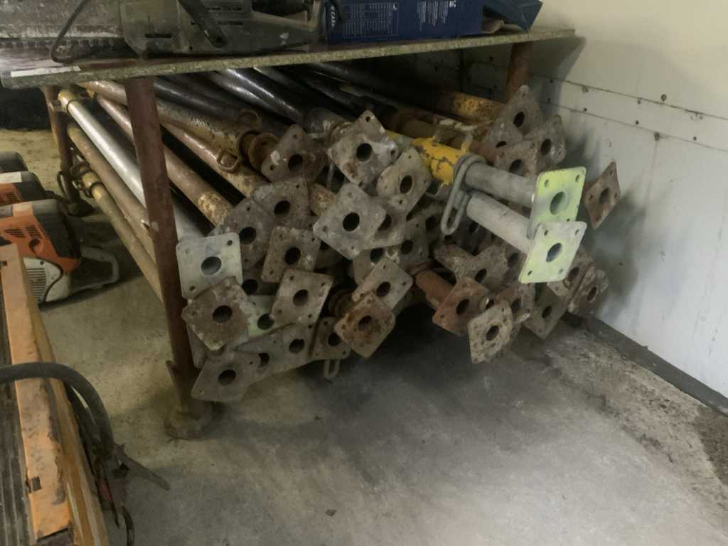 batch of screw props