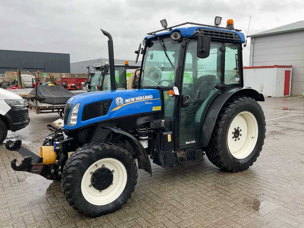 New Holland T4.85F Tractor agricol cu tracțiune integrală