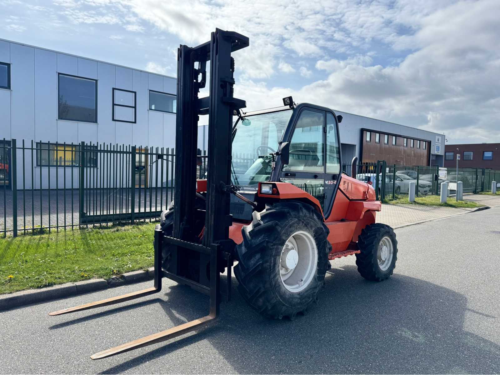 Manitou – M 30-4 4×4 rough-terrain with license plate – 5.5M Triplex – Forklift