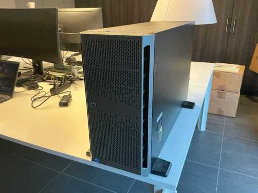 Serverul HP ProLiant ML350p Gen8