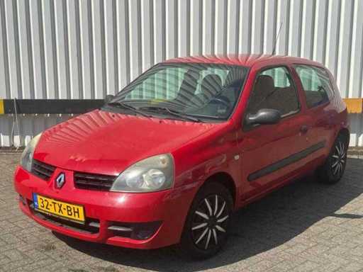 Accès au campus de la Renault Clio 1.2, 32-TX-BH