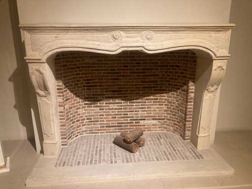 camino in pietra bianca borgognona: Savonnières