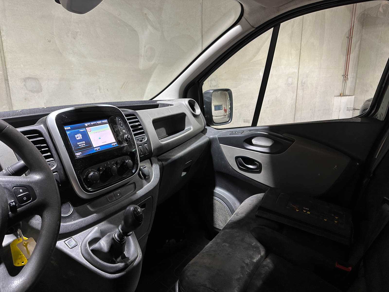 Renault Trafic 1.6 dCi T29 L2H1 Luxe 120pk 2017 (Origineel-NL), V-989-DS Bedrijfswagen