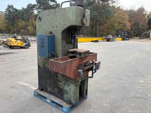 c pers - presse de garage