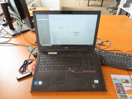 Fujitsu - 2021 - Lifebook E5511 - Laptop