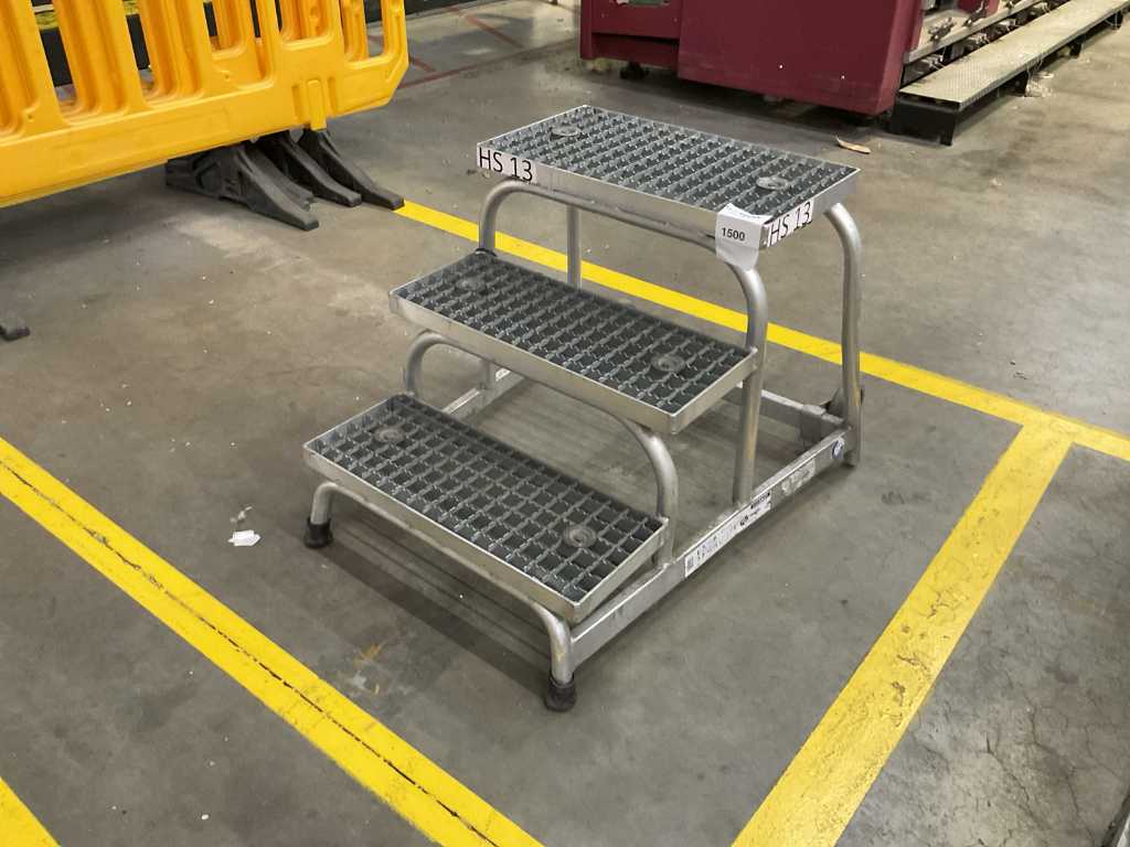 Półmobilne aluminiowe schody warsztatowe