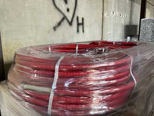 Lot de divers tuyaux et conduits