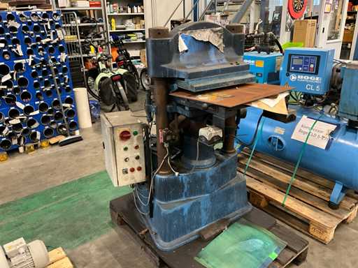 Presse hydraulique en caoutchouc