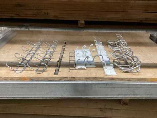 Kleiderhaken Wandmontags – Konvolut