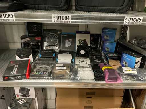 Viele verschiedene Computerzubehörteile (28x)