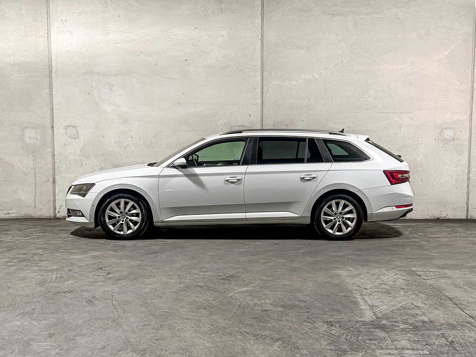 Skoda Superb Combi 1.6 TDI Style Business 120pk 2016 (Origineel-NL), KG-068-Z