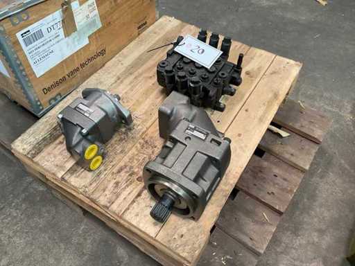Mixed lot of hydraulic spare parts, including PARKER hydraulic pumps