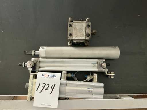 Pneumatic working cylinder (3x)