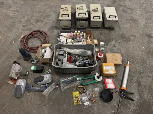 Matériaux d’installation, armoires de contrôle et accessoires