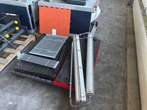 Slatted Floor Parts and Fixtures