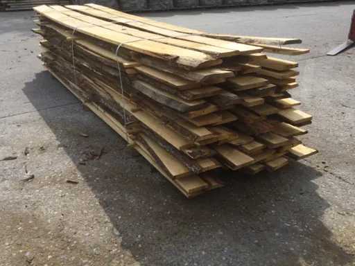 Eichendachbretter oder vertikale Dielen