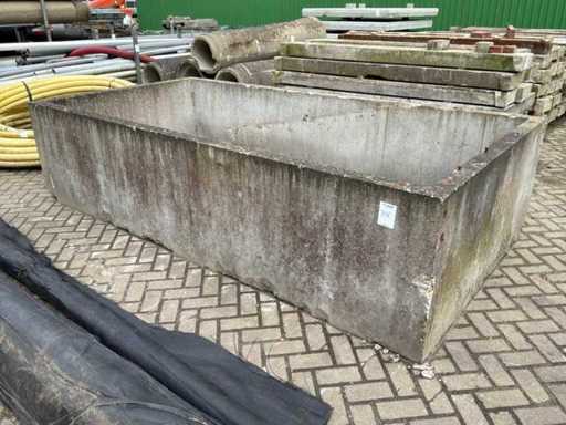 Concrete drip tray