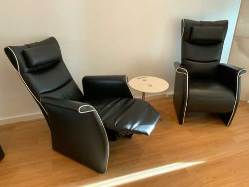 Fritz Hansen Little friend Frans Molenaar Bijzettafel en 2 Relax Fauteuils