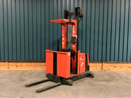 2000 BT OM Electric order picker