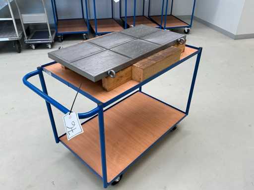 Zero-point clamping plate on workshop trolley