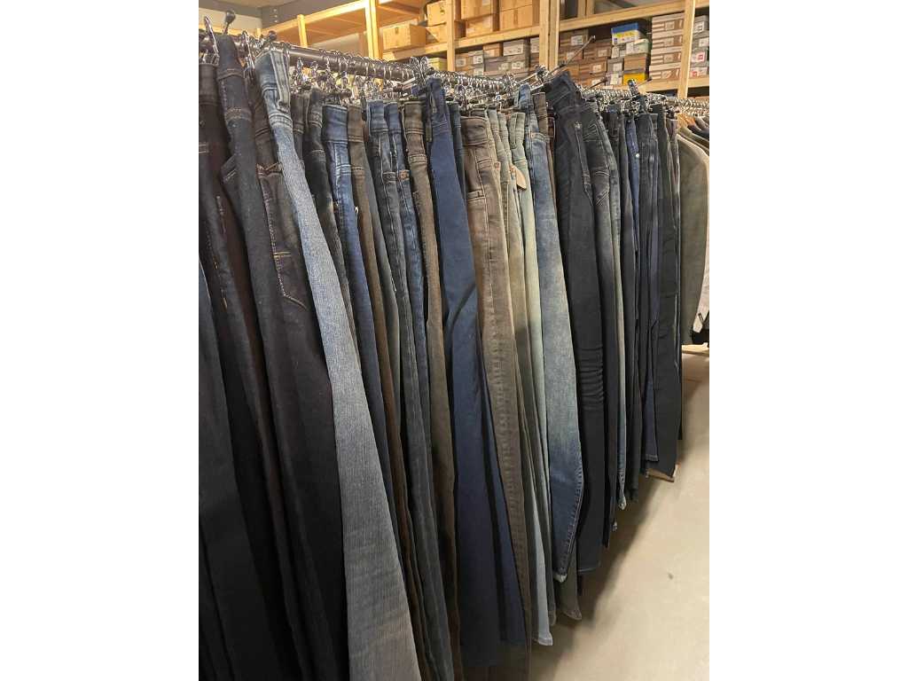 set of 91 men's jeans of various brands including CARS Jeans new items - various sizes