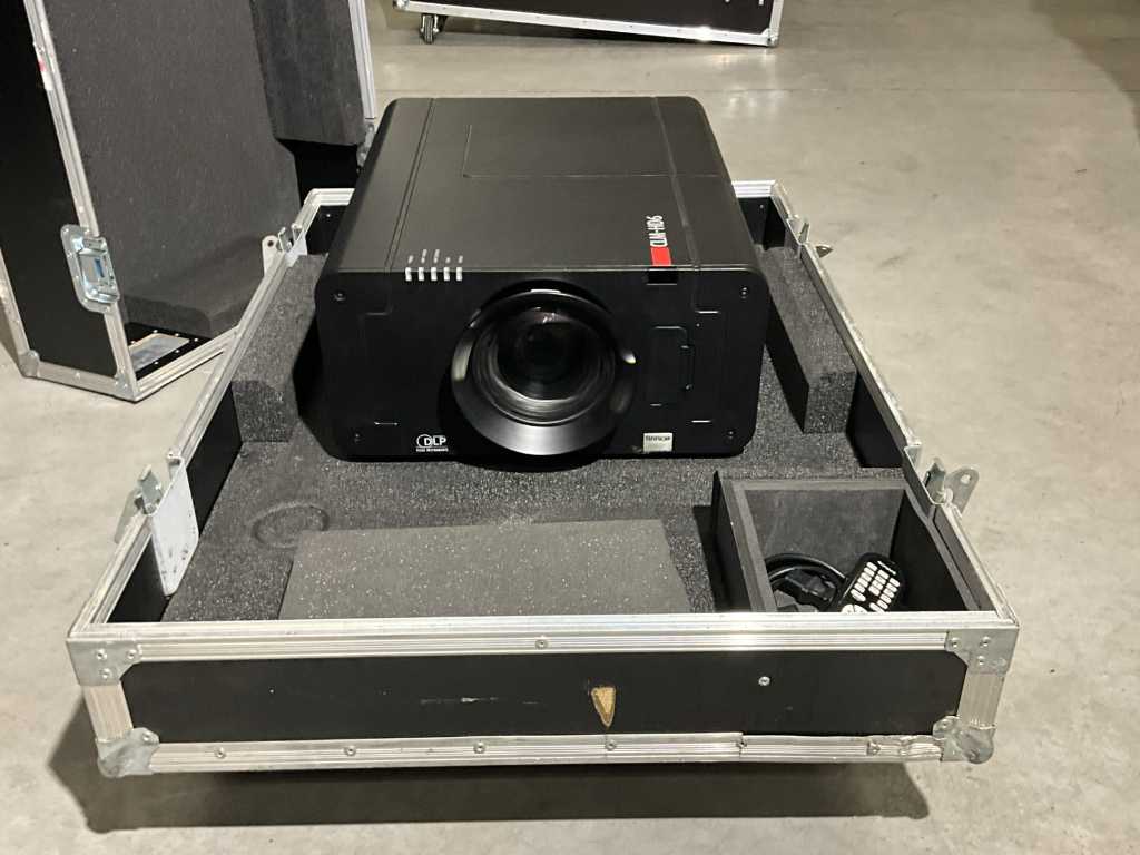 BARCO CLM-HD6 Projector
