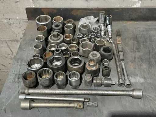 Partia różnych kapsli (60x)