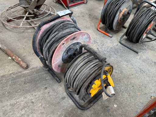 Verlengkabelhaspels en -snoer (2x)